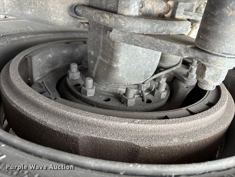 image for item EV4421 2019 Peterbilt 579 semi truck