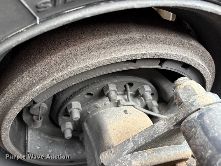 image for item EV4421 2019 Peterbilt 579 semi truck