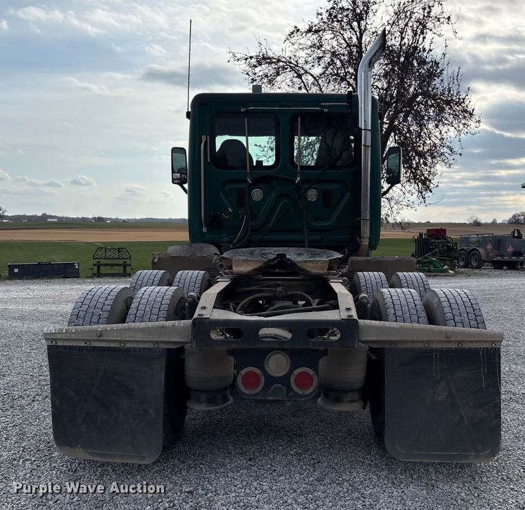 image for item EV4422 2013 Freightliner Cascadia semi truck
