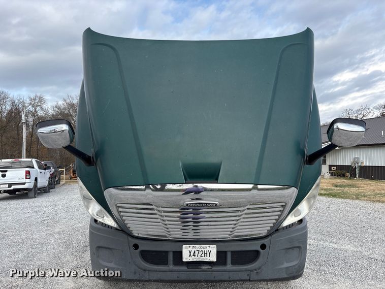 image for item EV4422 2013 Freightliner Cascadia semi truck