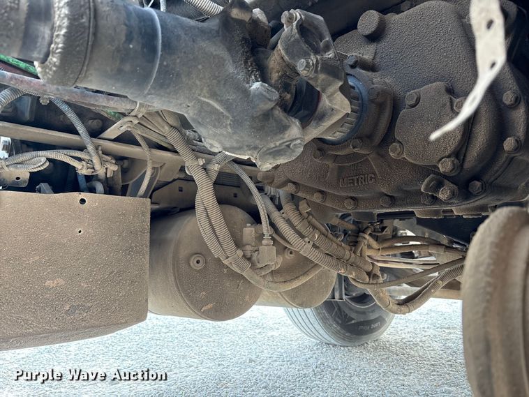 image for item EV4422 2013 Freightliner Cascadia semi truck