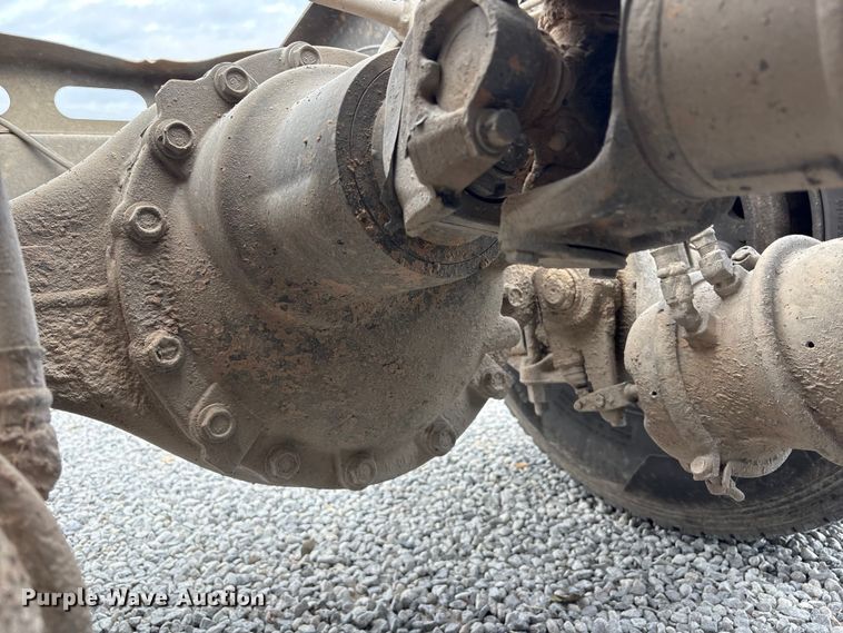 image for item EV4422 2013 Freightliner Cascadia semi truck