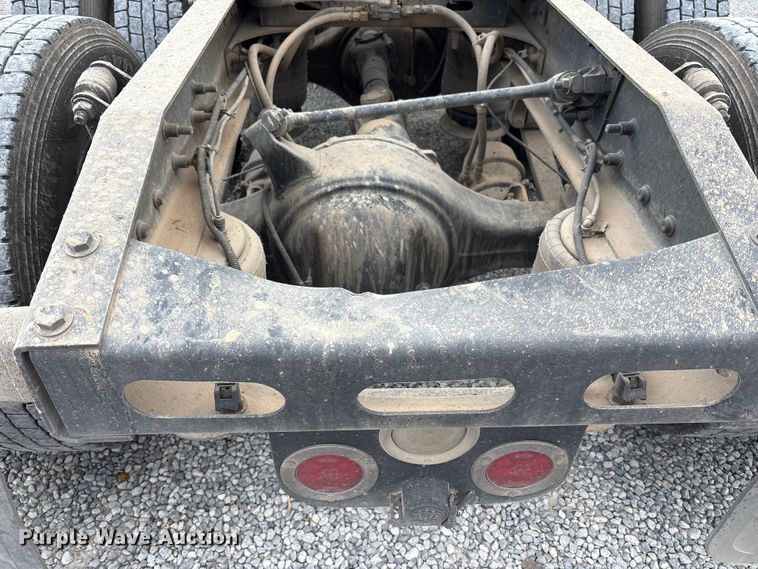 image for item EV4422 2013 Freightliner Cascadia semi truck