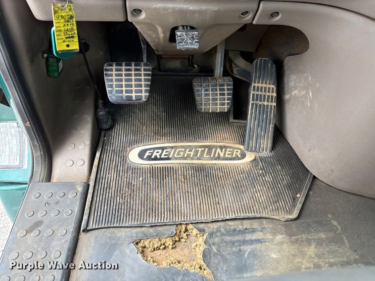 image for item EV4422 2013 Freightliner Cascadia semi truck