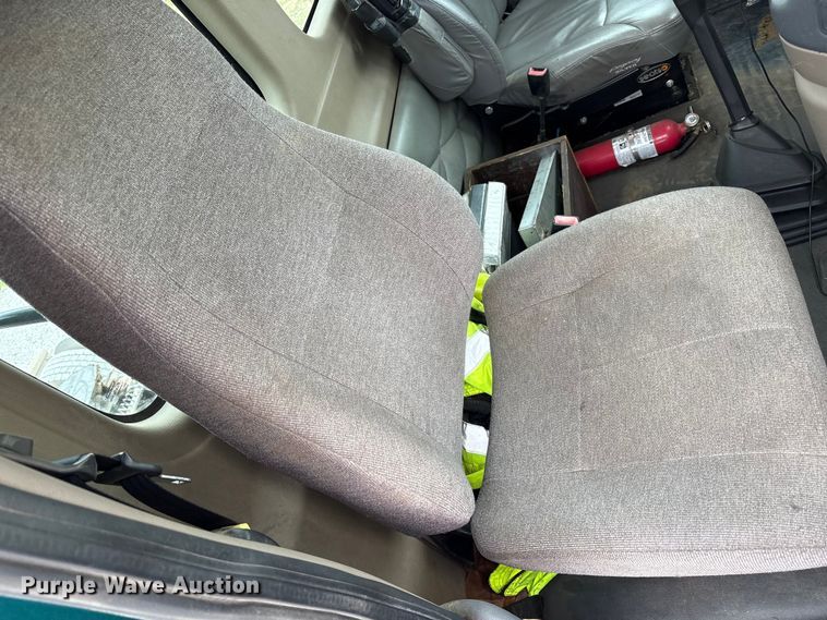 image for item EV4422 2013 Freightliner Cascadia semi truck