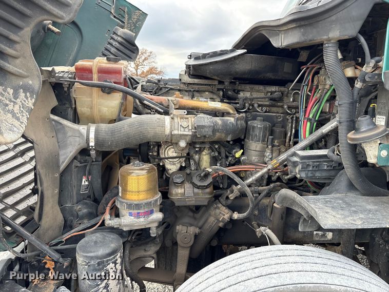 image for item EV4422 2013 Freightliner Cascadia semi truck