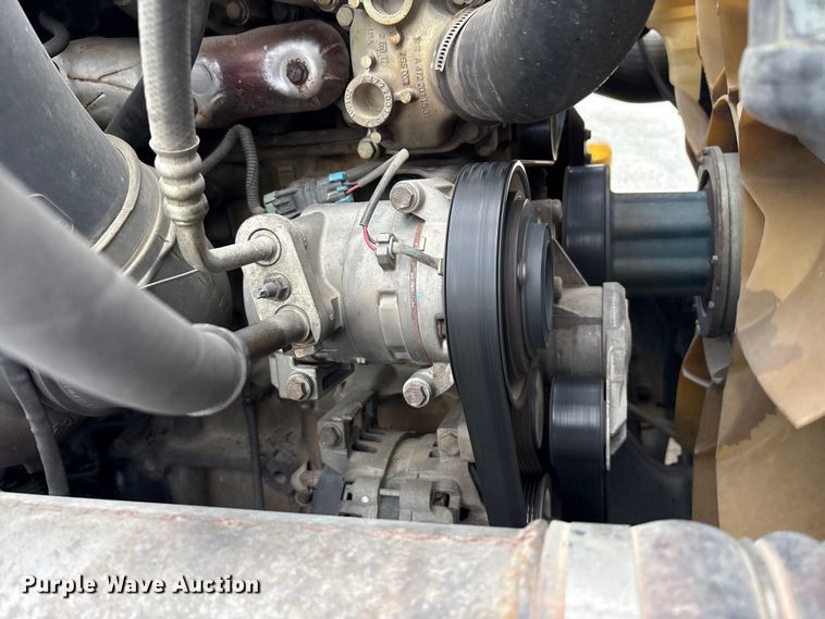 image for item EV4422 2013 Freightliner Cascadia semi truck