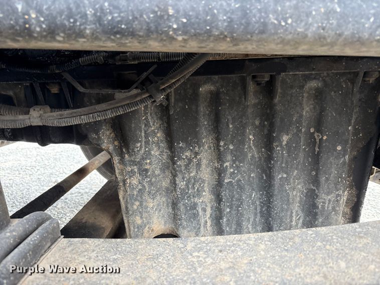 image for item EV4422 2013 Freightliner Cascadia semi truck