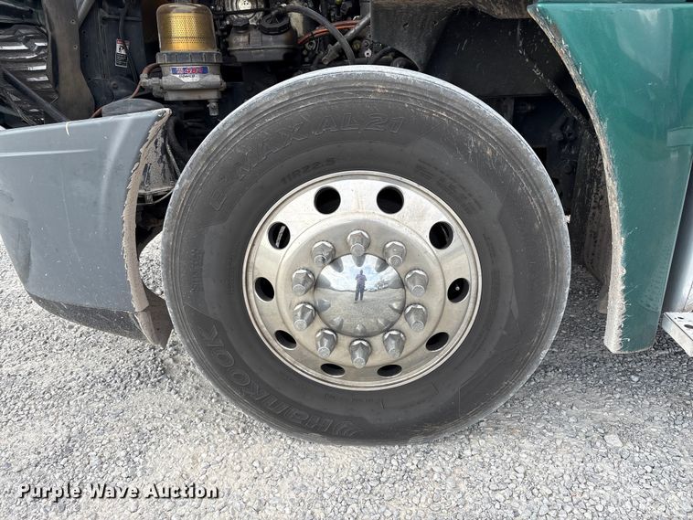 image for item EV4422 2013 Freightliner Cascadia semi truck