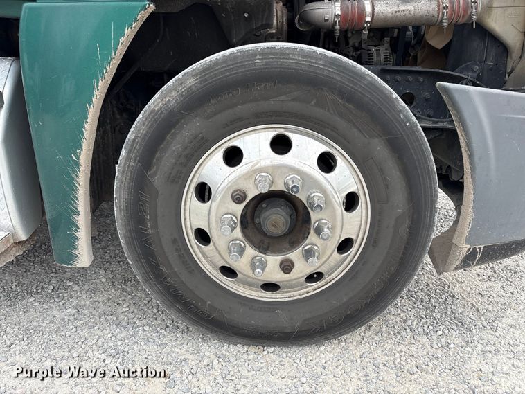 image for item EV4422 2013 Freightliner Cascadia semi truck