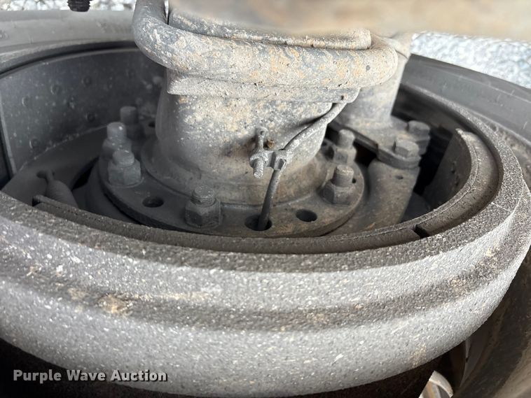 image for item EV4422 2013 Freightliner Cascadia semi truck