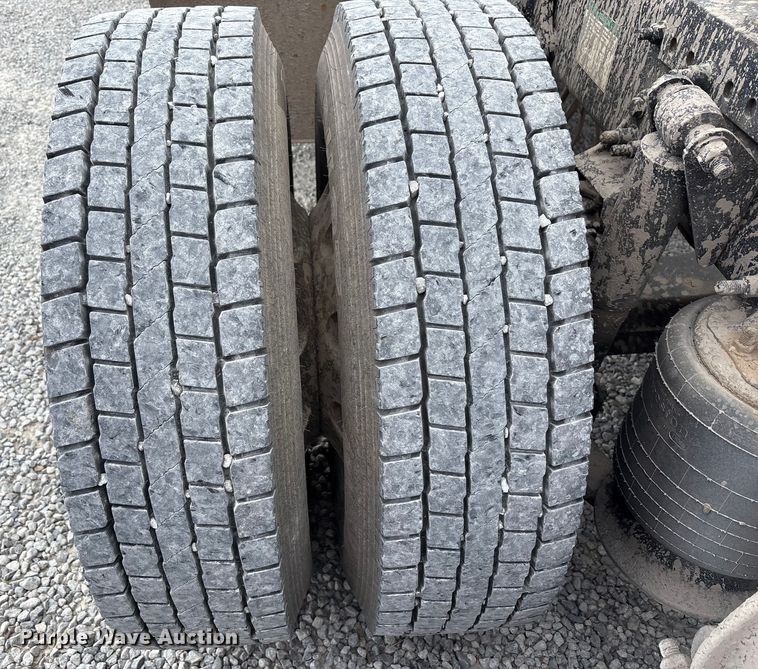 image for item EV4422 2013 Freightliner Cascadia semi truck