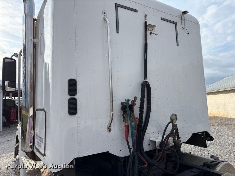 image for item EV4423 2015 Freightliner Coronado semi truck