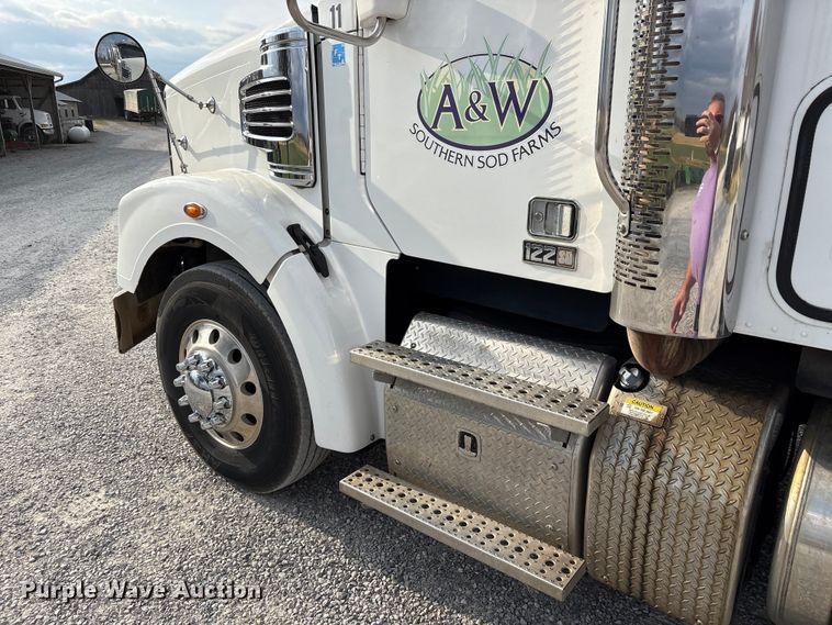 image for item EV4423 2015 Freightliner Coronado semi truck