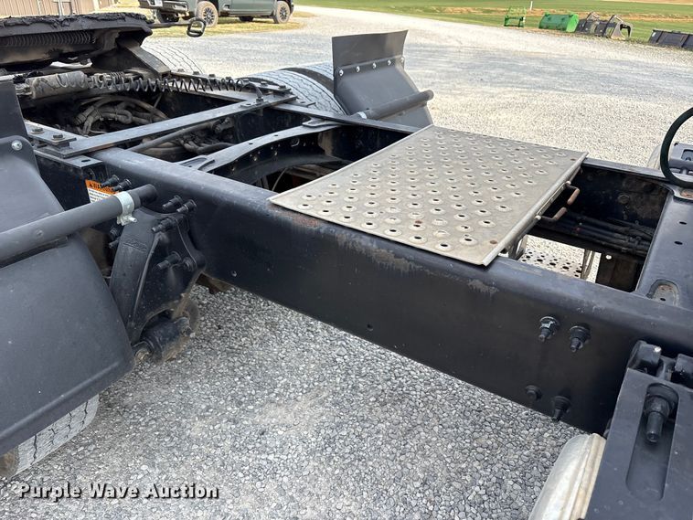 image for item EV4423 2015 Freightliner Coronado semi truck