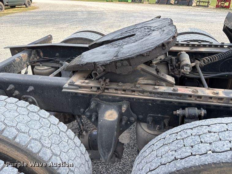 image for item EV4423 2015 Freightliner Coronado semi truck