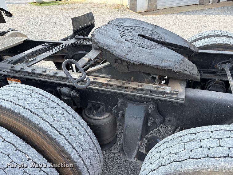 image for item EV4423 2015 Freightliner Coronado semi truck