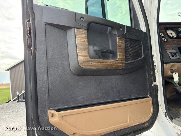 image for item EV4423 2015 Freightliner Coronado semi truck