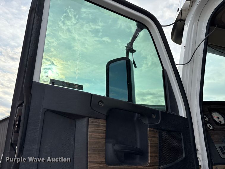 image for item EV4423 2015 Freightliner Coronado semi truck