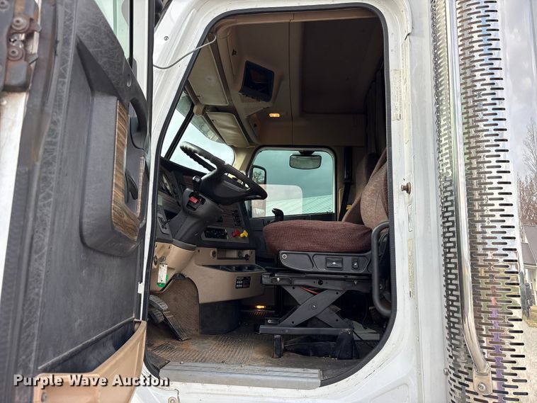 image for item EV4423 2015 Freightliner Coronado semi truck