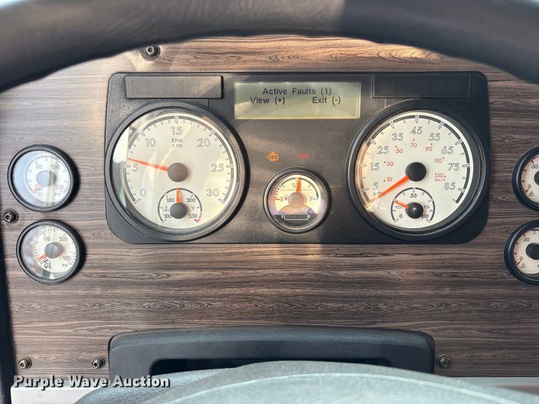 image for item EV4423 2015 Freightliner Coronado semi truck