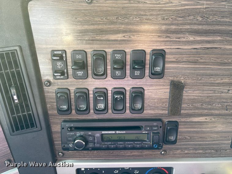 image for item EV4423 2015 Freightliner Coronado semi truck