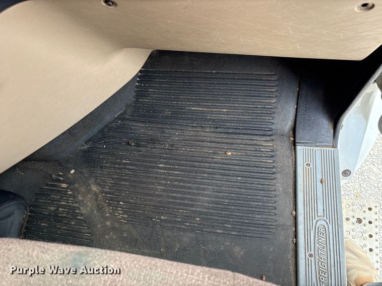 image for item EV4423 2015 Freightliner Coronado semi truck