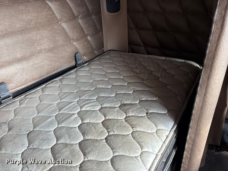 image for item EV4423 2015 Freightliner Coronado semi truck