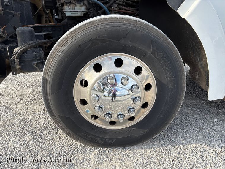 image for item EV4423 2015 Freightliner Coronado semi truck