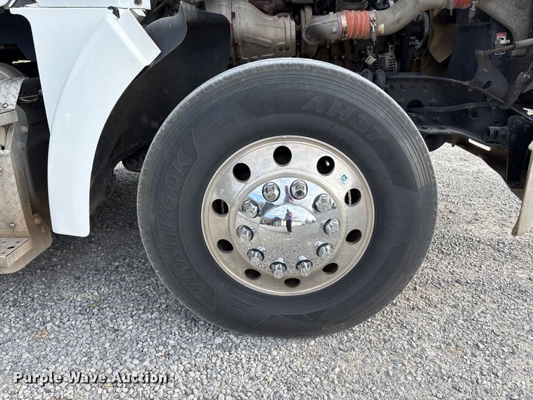 image for item EV4423 2015 Freightliner Coronado semi truck