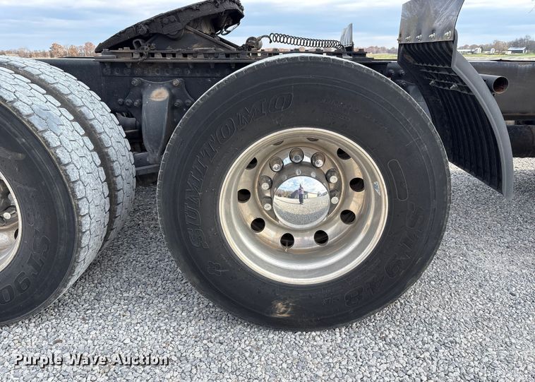 image for item EV4423 2015 Freightliner Coronado semi truck