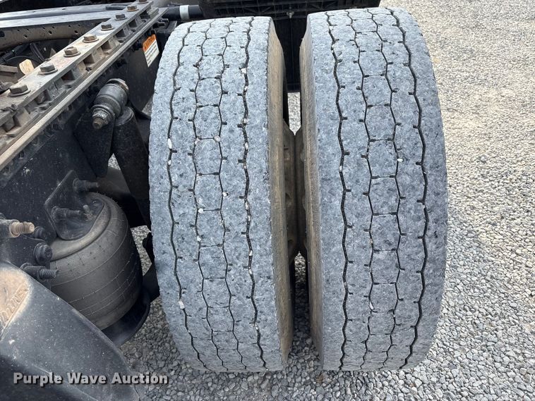 image for item EV4423 2015 Freightliner Coronado semi truck