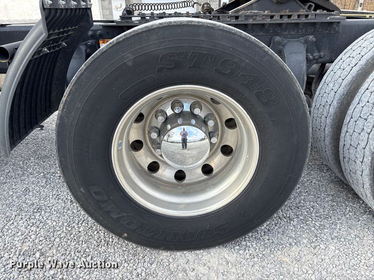 image for item EV4423 2015 Freightliner Coronado semi truck