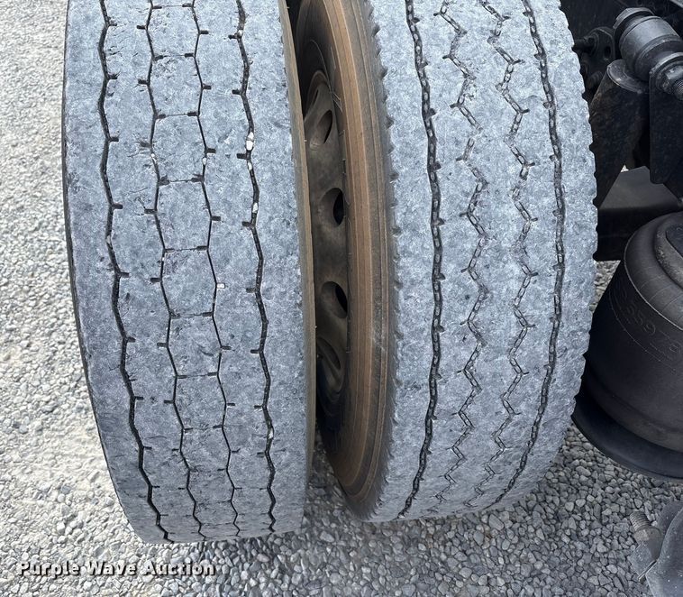 image for item EV4423 2015 Freightliner Coronado semi truck