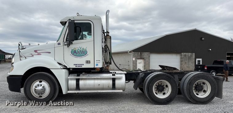 image for item EV4424 2007 Freightliner Columbia semi truck