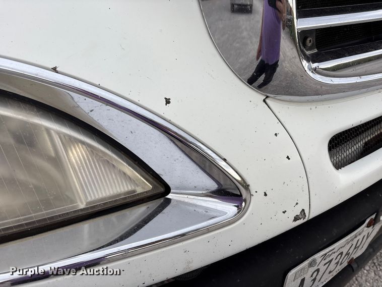 image for item EV4424 2007 Freightliner Columbia semi truck