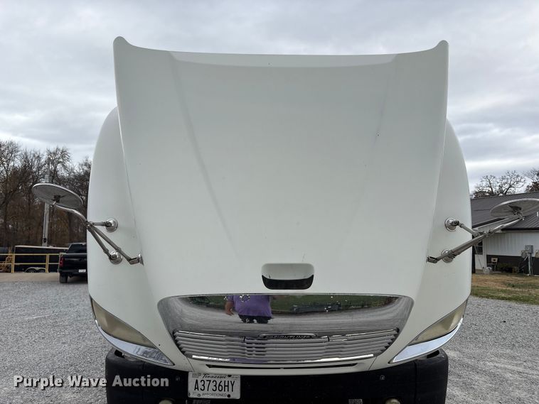 image for item EV4424 2007 Freightliner Columbia semi truck