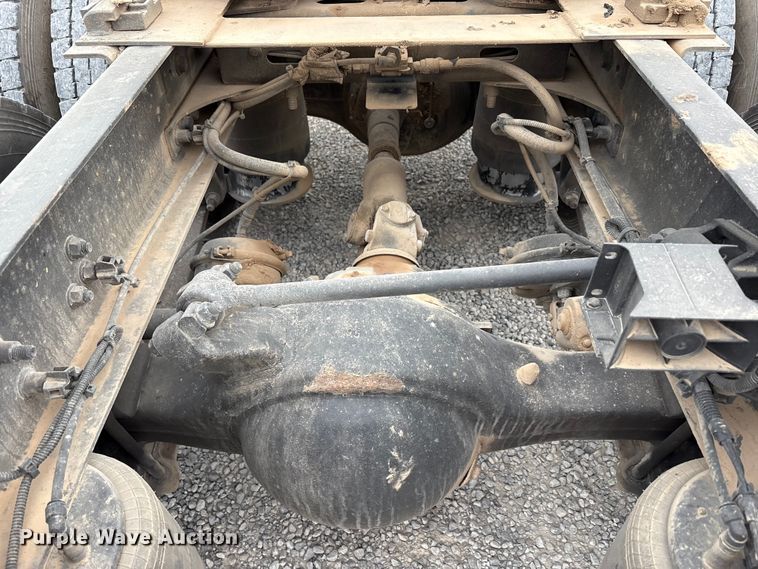 image for item EV4424 2007 Freightliner Columbia semi truck