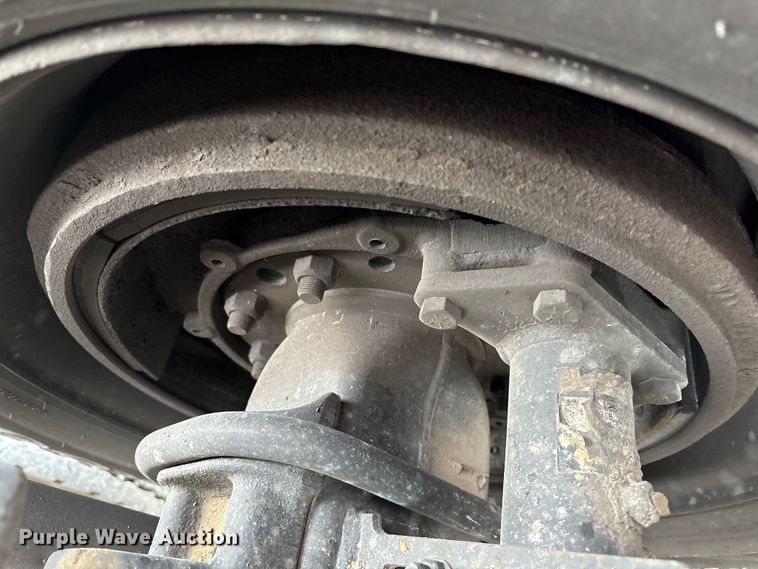 image for item EV4424 2007 Freightliner Columbia semi truck