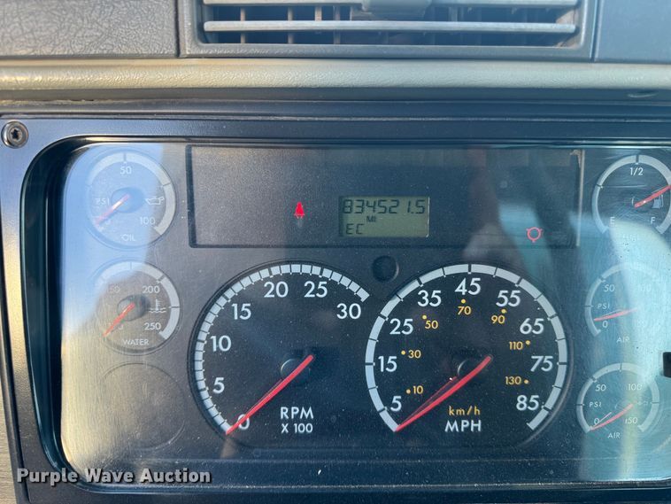 image for item EV4424 2007 Freightliner Columbia semi truck