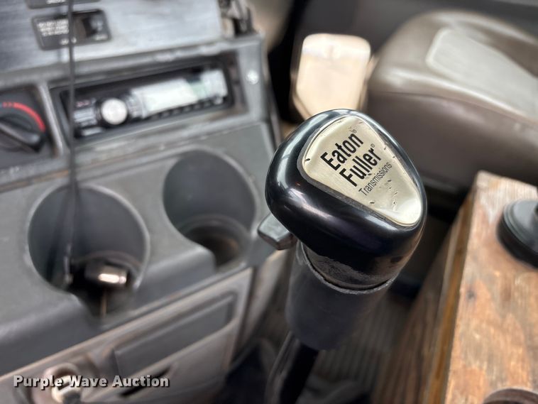 image for item EV4424 2007 Freightliner Columbia semi truck