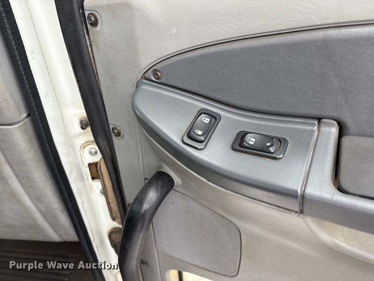 image for item EV4424 2007 Freightliner Columbia semi truck