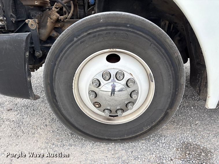 image for item EV4424 2007 Freightliner Columbia semi truck