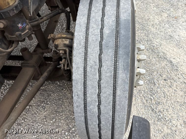 image for item EV4424 2007 Freightliner Columbia semi truck