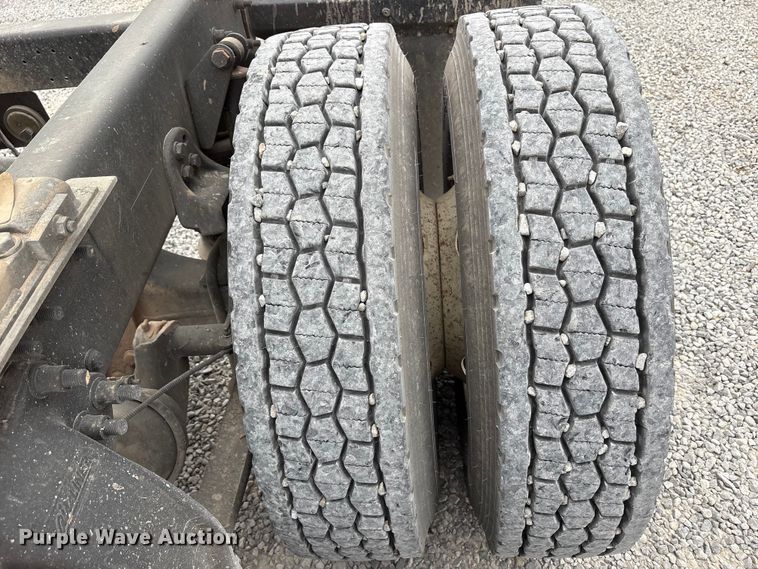 image for item EV4424 2007 Freightliner Columbia semi truck