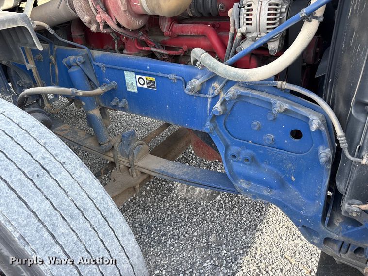 image for item EV4425 2017 Peterbilt 579 semi truck