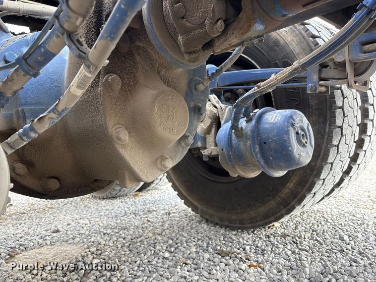 image for item EV4425 2017 Peterbilt 579 semi truck