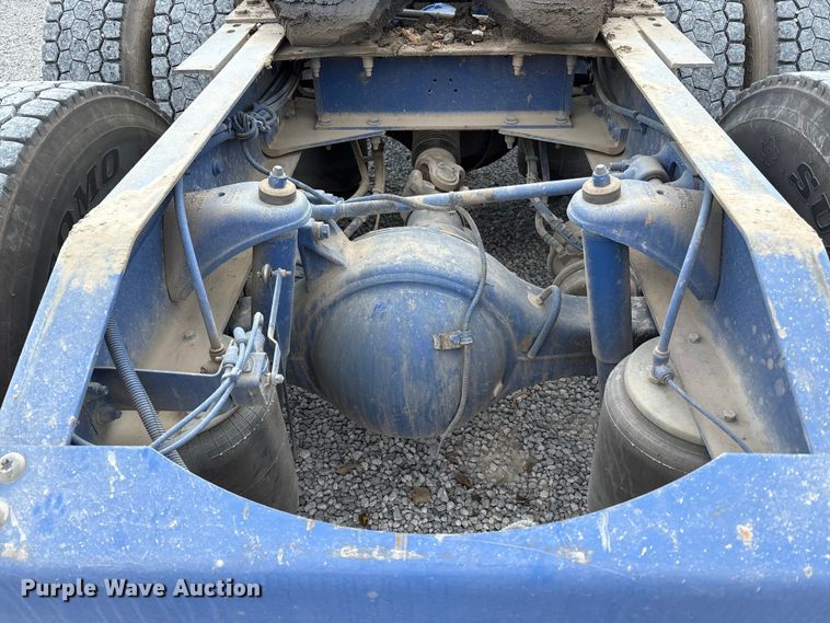 image for item EV4425 2017 Peterbilt 579 semi truck