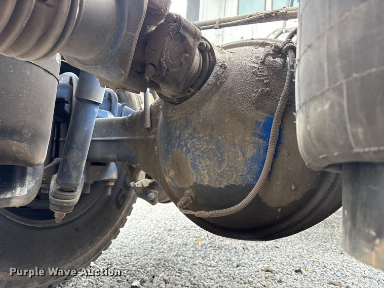 image for item EV4425 2017 Peterbilt 579 semi truck