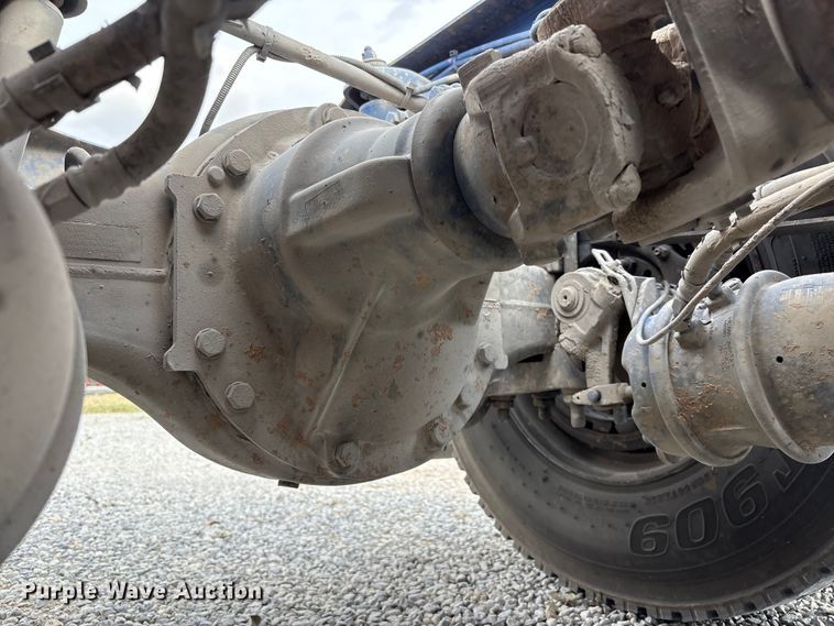 image for item EV4425 2017 Peterbilt 579 semi truck